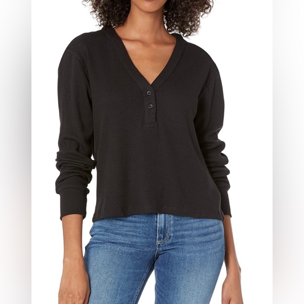 NWT monrow l/s Henley in black